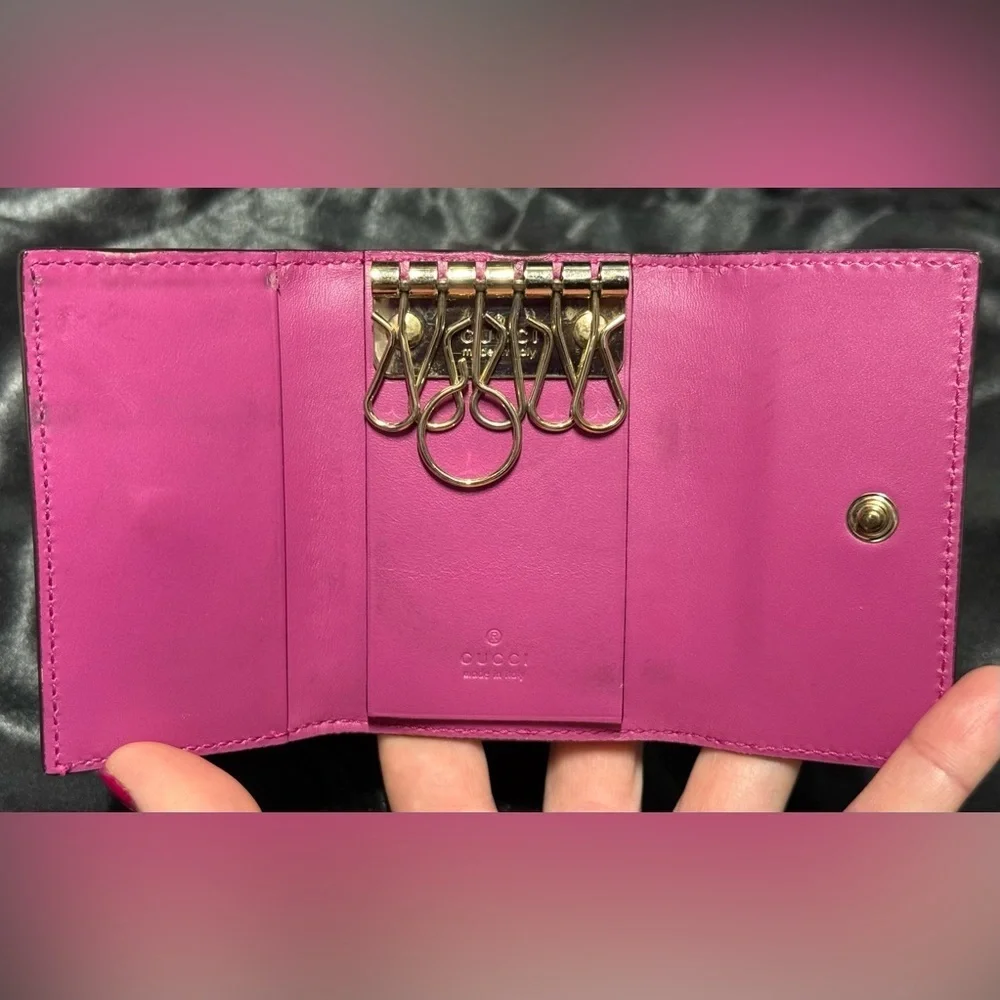 Gucci pink key holder